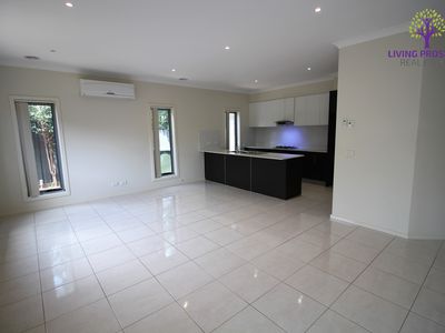 3 / 5 Shirley Court, Point Cook