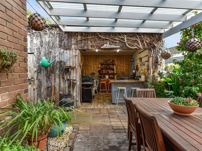 17 Adams Street, Donovans