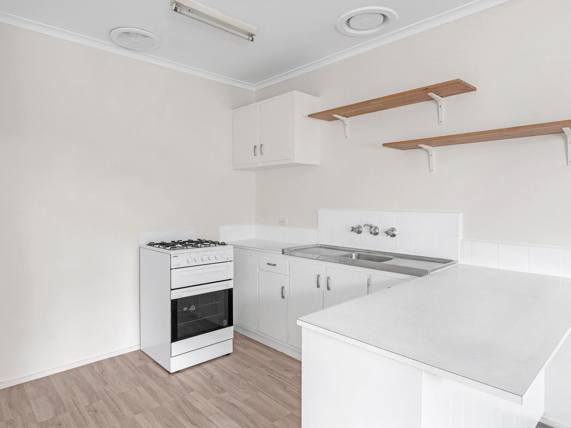 4 / 16 Coronation Street, Kingsville
