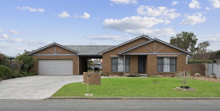 17 Lewis Street, Euroa