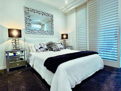 327 / 2-4 View Avenue, Surfers Paradise