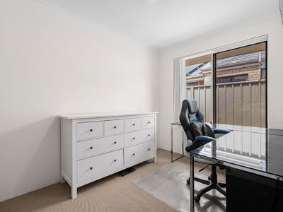 37 Millot Vista, Caversham