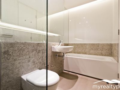 2005 / 8 Adelaide Terrace, East Perth