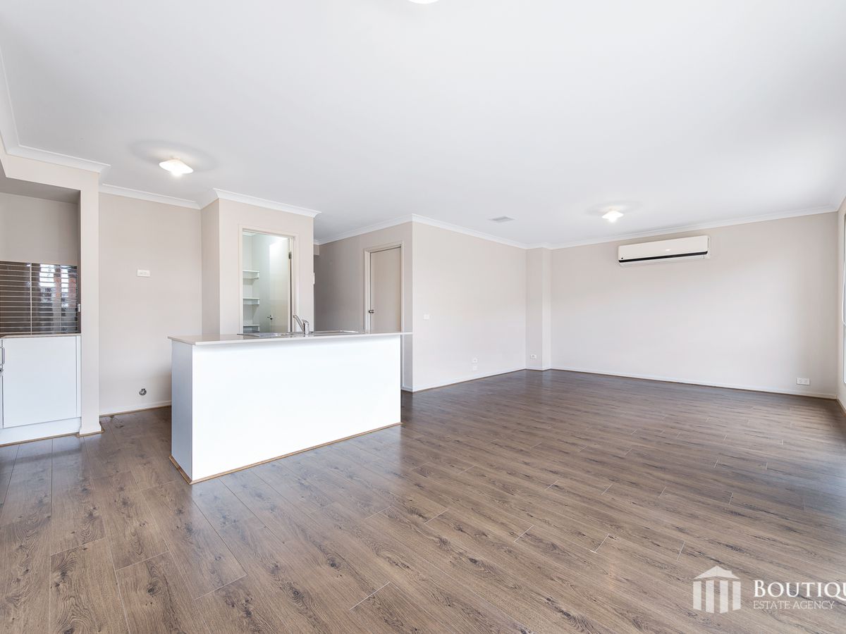 22 Rosina Drive, Officer