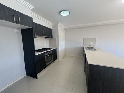 8 / 2 Dressler Court, Holroyd