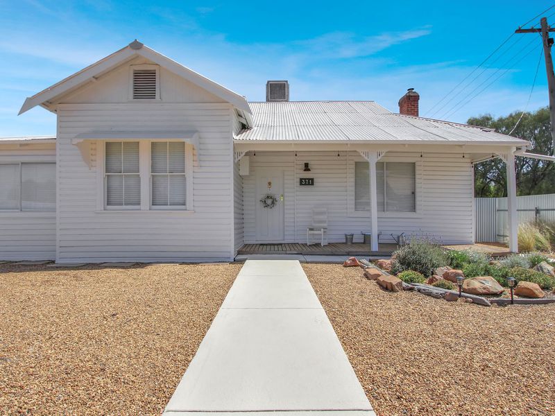 371 Leonard Street, Hay