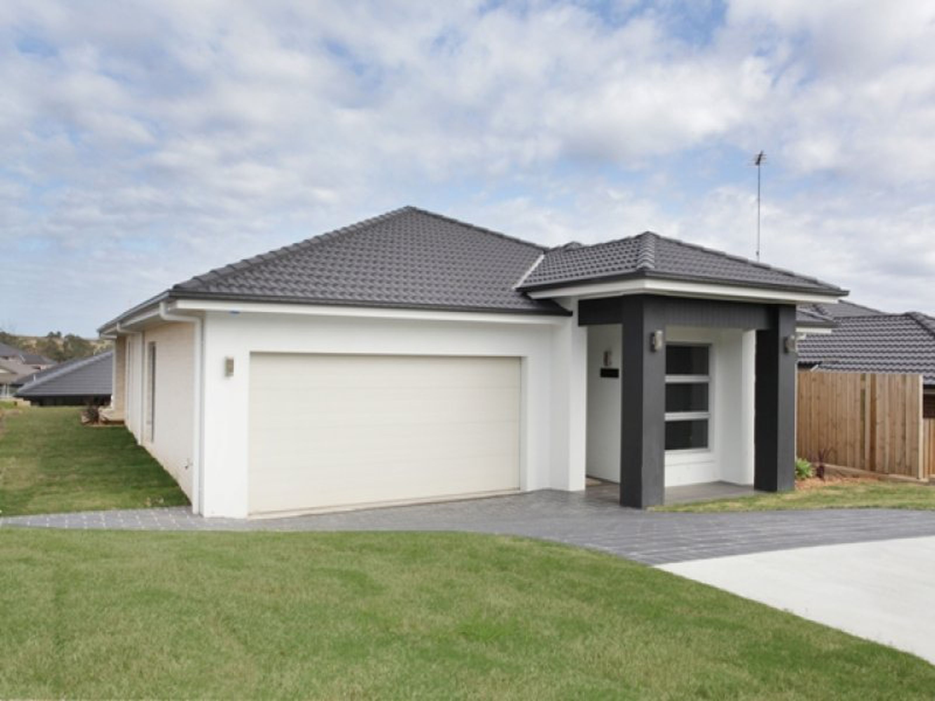 16 Rosecrea Avenue, GLENMORE PARK