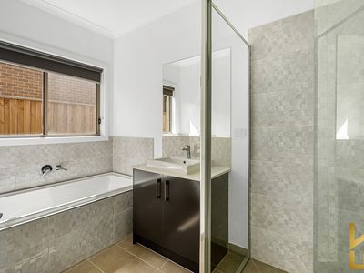 38 Bonhams Circuit, Manor Lakes