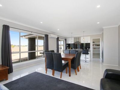 10 Howlong Rd, Rutherglen