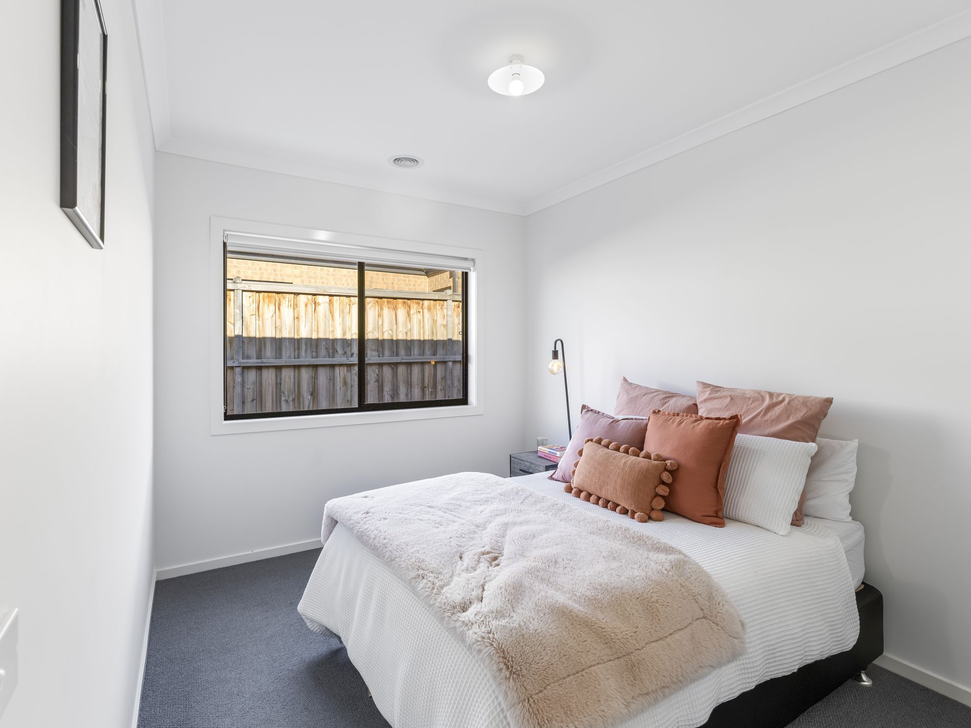 7 Stones Street, Charlemont