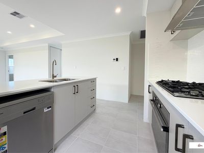 13 Magnolia Way, Lakelands