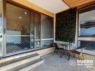 1 / 10 Sturt Circle, Dubbo