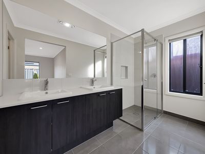 9 Larneuk Drive, Cobblebank