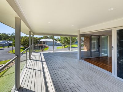 5 Admiralty Drive, Safety Beach