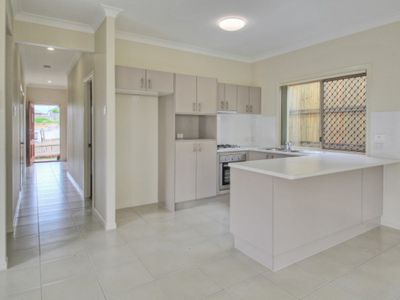 8 Honeypot Avenue, Springfield Lakes