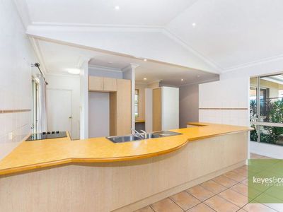 8 Amarina Court, Annandale
