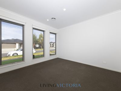 19 Woolshed Drive, Truganina