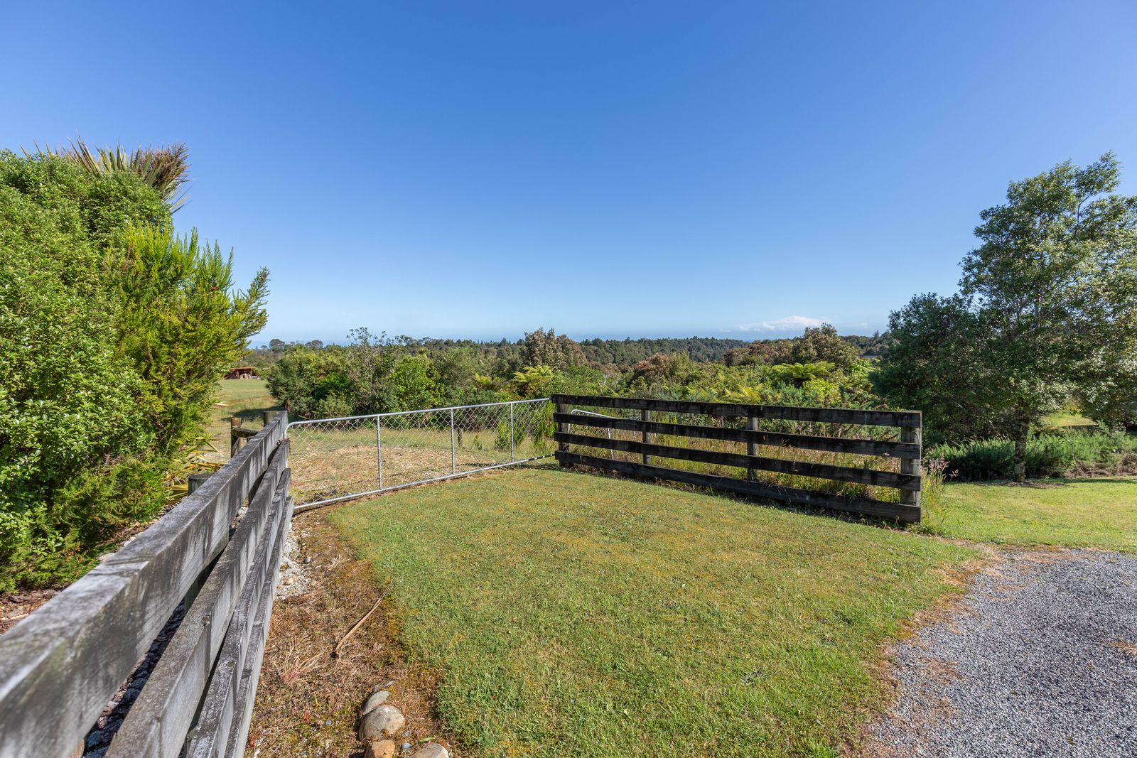 3 Middle Paddock Road
