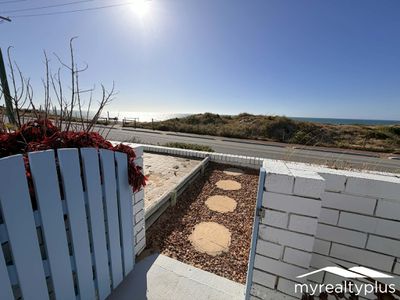 2 / 35B Halls Head Parade, Halls Head