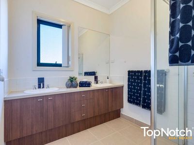 70 Hamilton Hume Parade, Craigieburn
