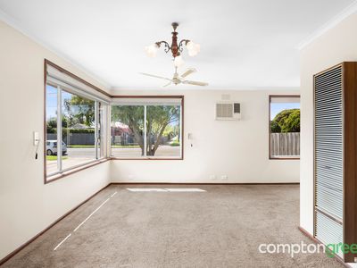 39 Melva Crescent, Whittington