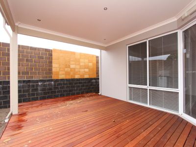 2 / 58 Central Avenue, Redcliffe