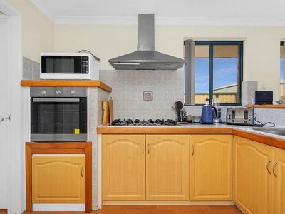 6 Coorong Turn , Warnbro