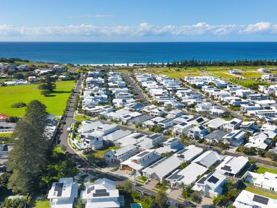 10 Seaside Avenue , Skennars Head