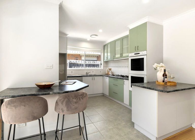 43 Ester Crescent, Clayton South