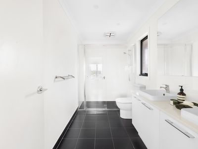 25 Wireless Drive, Aintree