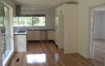 16 Queens Court, Berwick