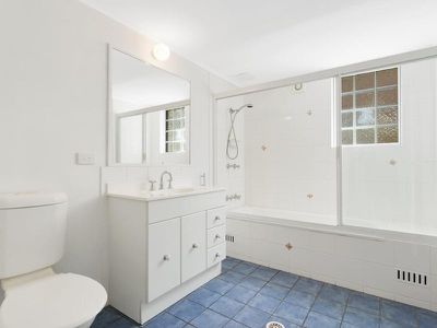 1 / 4 Kikarra Crescent, Hawks Nest