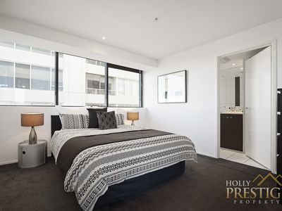 901 / 83 Queens Road, Melbourne