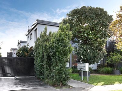 5 / 7 Burns Avenue, Clayton South