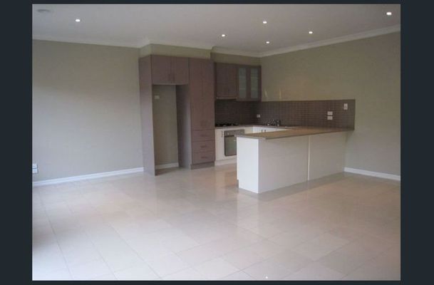 2 / 18 Pascoe Street, Westmeadows