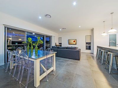 69 Foxwood Cct, Wakerley