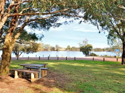11 Wright Crescent, Bayswater