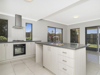 35 Roundhouse Parade, Jindalee