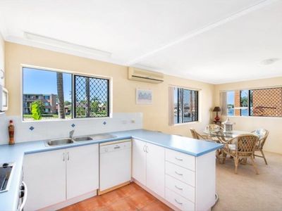 2 / 15 Barooga Crescent, Mooloolaba