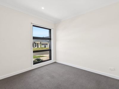 27 Jarlath Drive, Mambourin