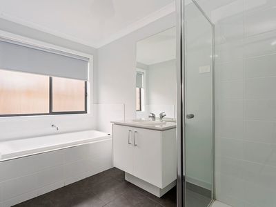 5 Mansfield Drive , Werribee