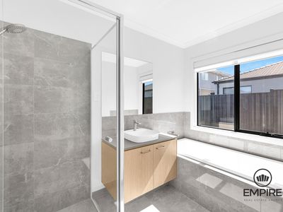 65 Shearjoy Loop, Clyde North