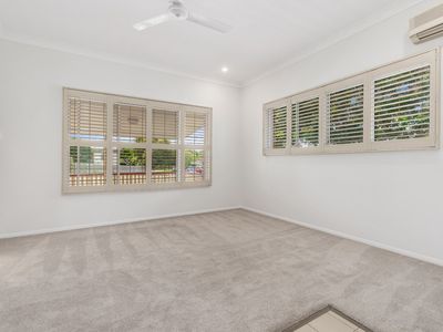 6 Roseneath Parade, Wynnum West