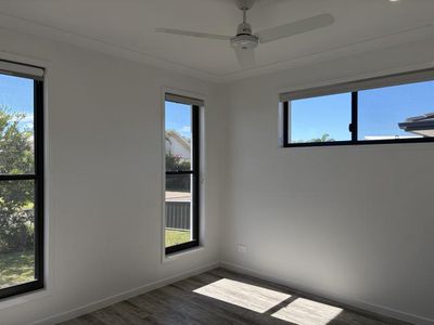 2 / 10 Satinwood Avenue, Urraween