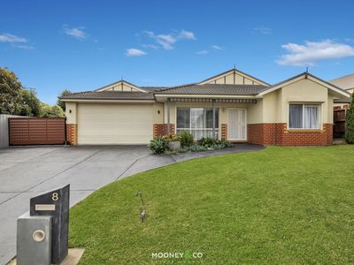 8 Lochgreen View, Cranbourne