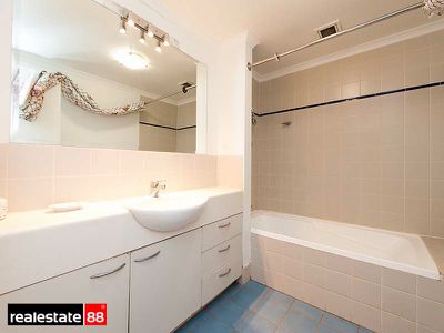 17 / 110 Mounts Bay Road, Perth