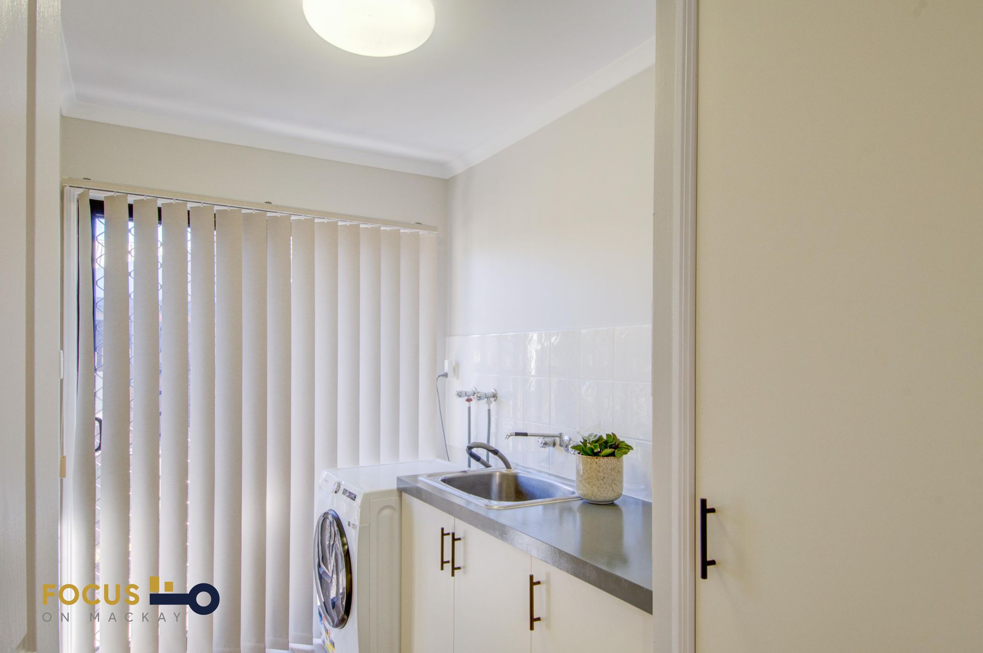 1 Kensington Court, Glenella