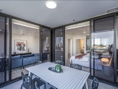 1101 / 15-17 Cannes Ave, Surfers Paradise