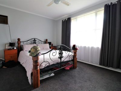 49 Sinclair Cres, Seymour