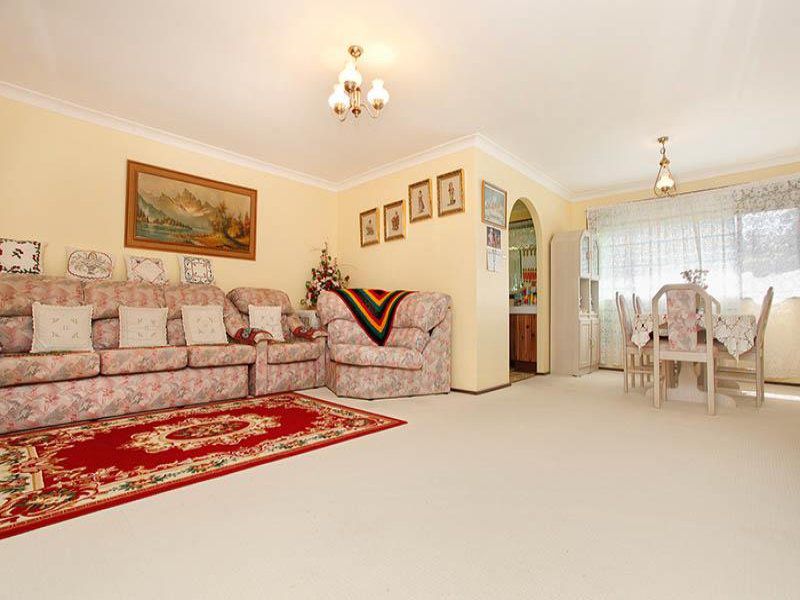 4 Burwood Pl, St Johns Park